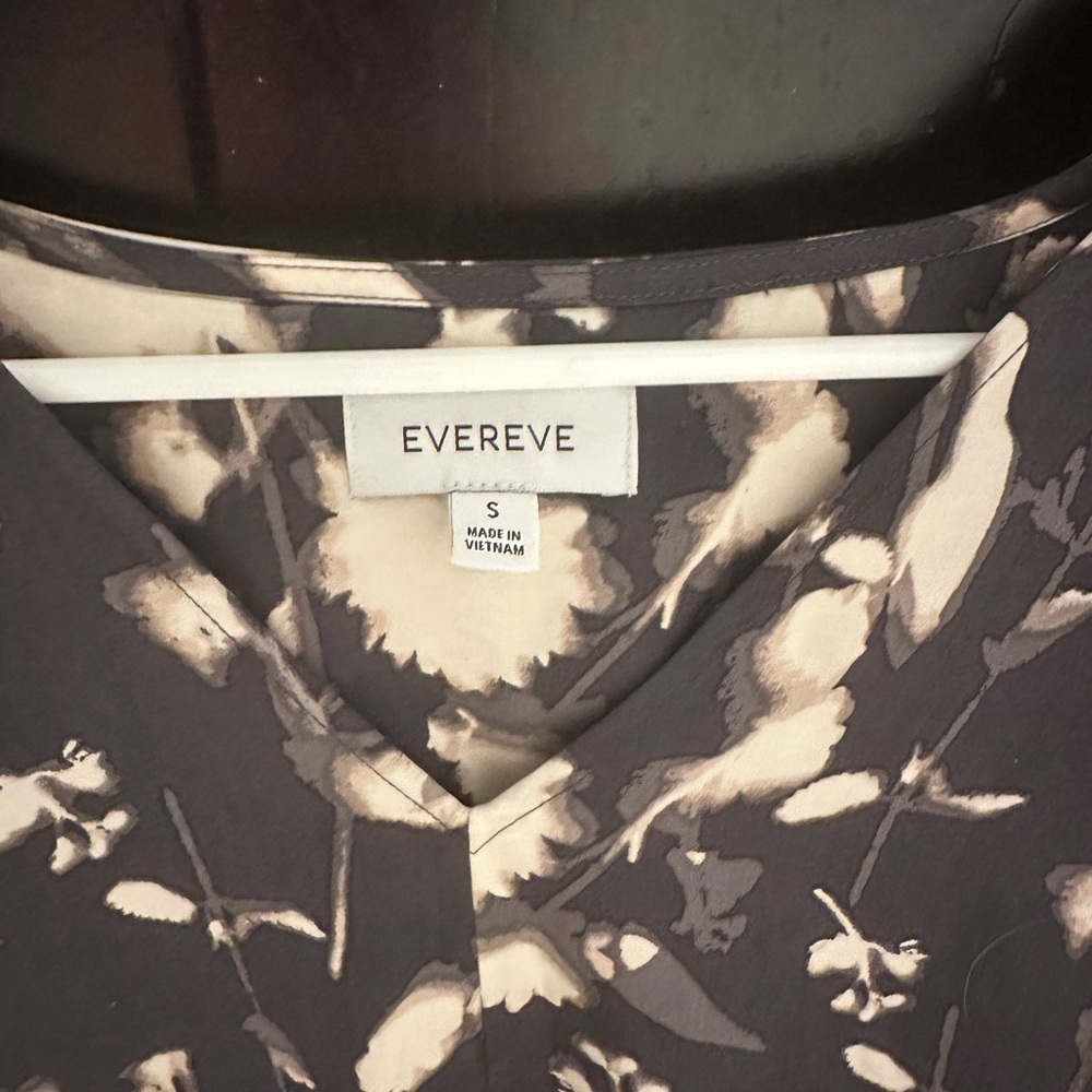 Evereve Black and Cream Floral Blouse - Picture 2 of 9